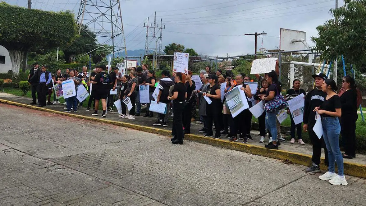 Lupita falleció por una presunta negligencia, por lo que sus familiares se manifestaron afuera del hospital del IMSS de Juan Galindo